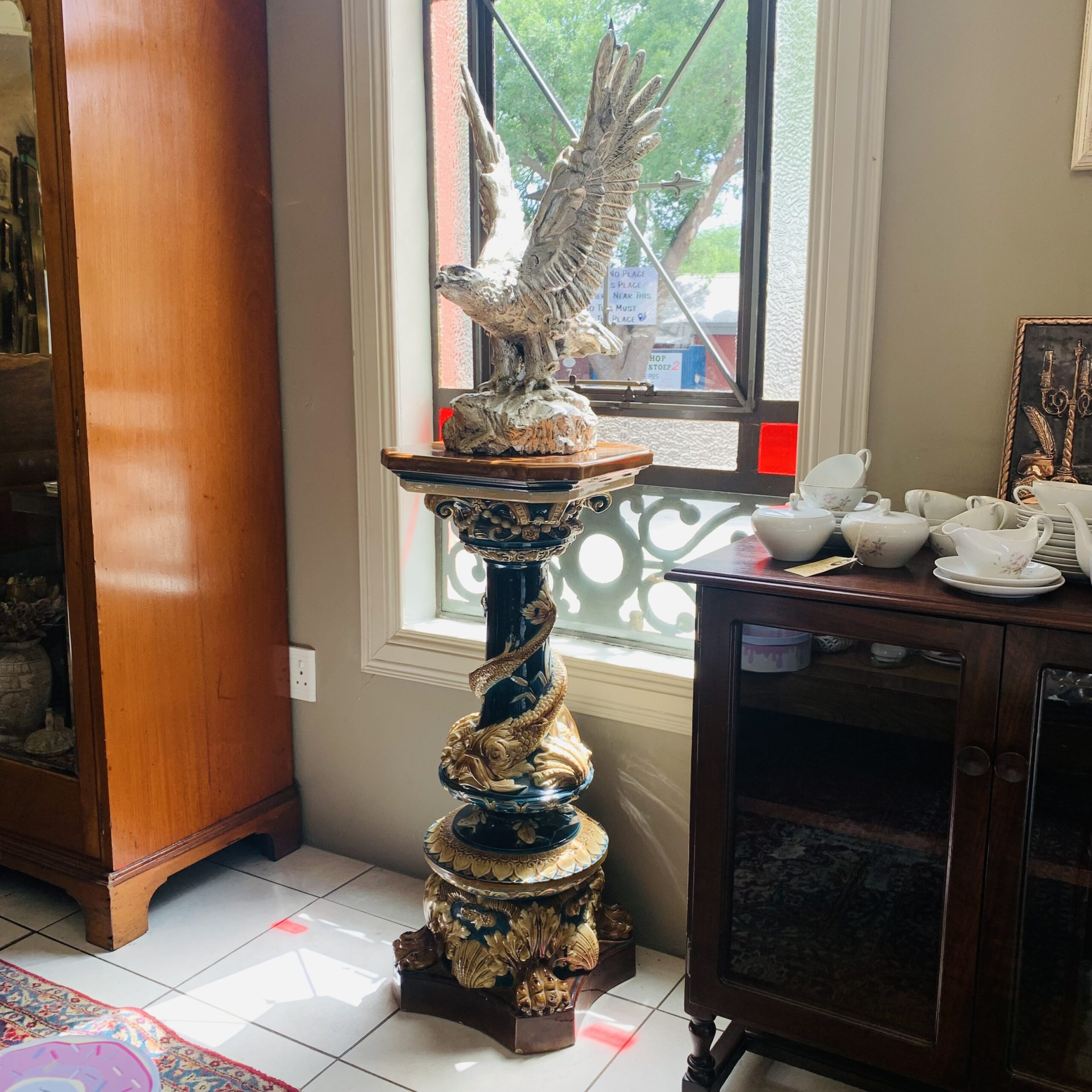 English Majolica Pedestal (Excluding resin eagle @ R3950)