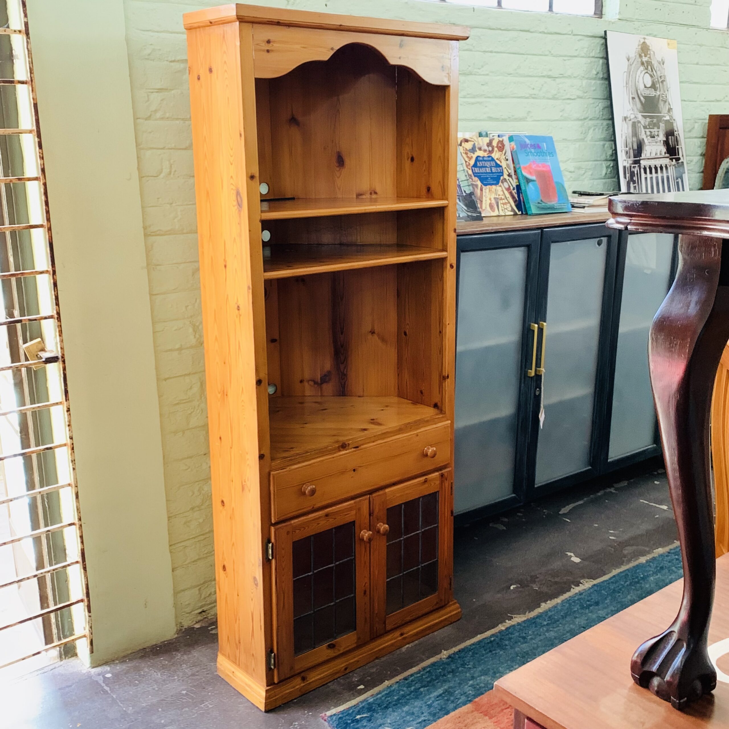 Oregon Corner Cabinet